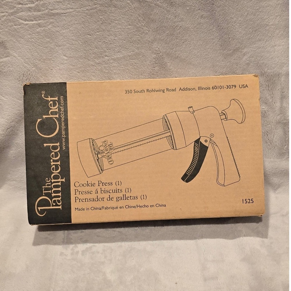 The Pampered Chef Cookie Press 1525 White with 16 Disks Shapes Spritz Maker READ